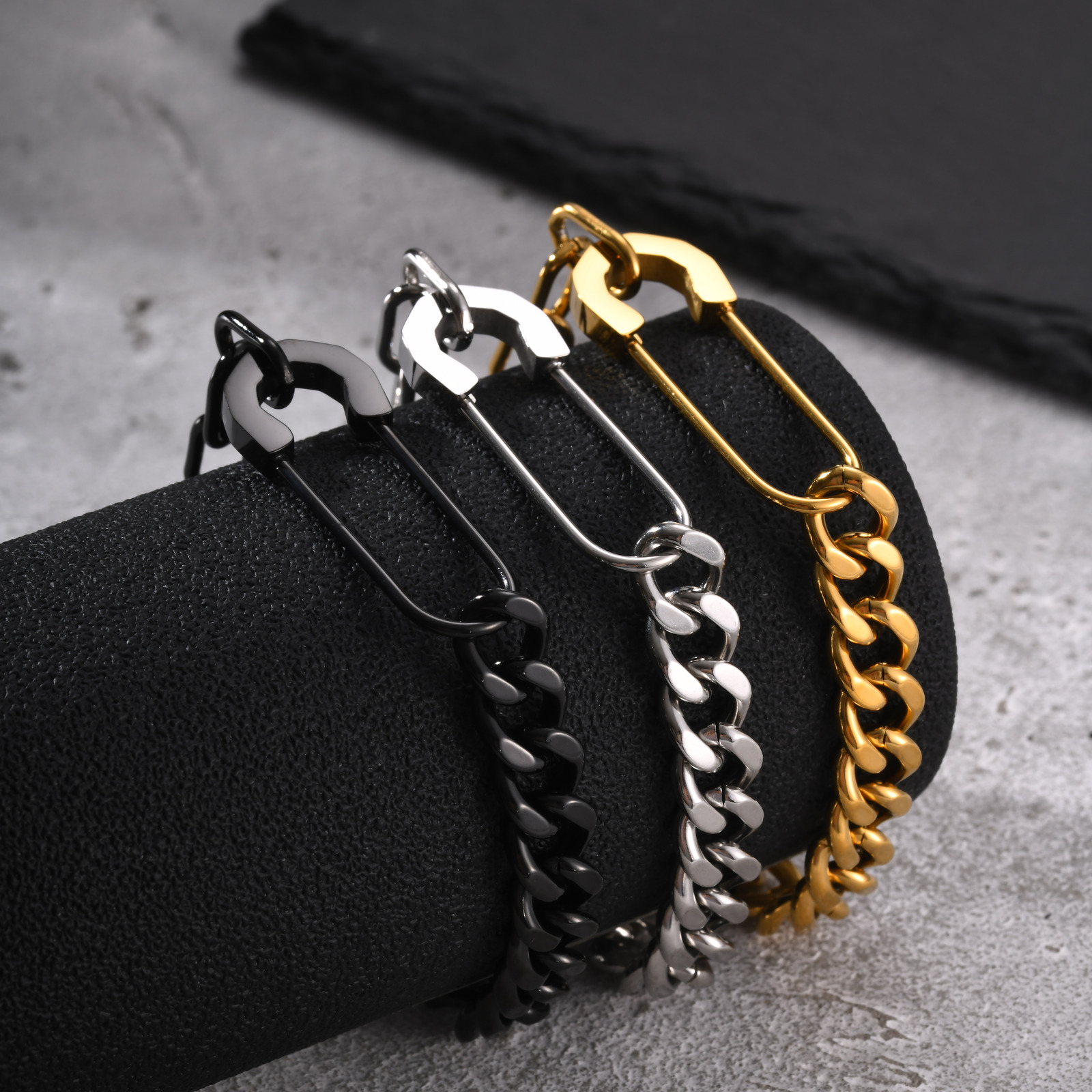 سوار فينوكس للرجال بتصميم مشبك - مراجعة Men Accessories Ring And Bracelet وسعره
